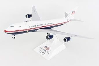 Fly High with the Daron Skymarks 747-8i Air Force One (VC25B) 1/200 Scale